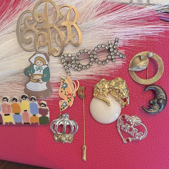 11 Pin Collection - Picture 1 of 3